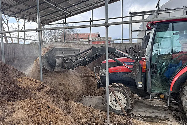 写真：戻し堆肥も利用します