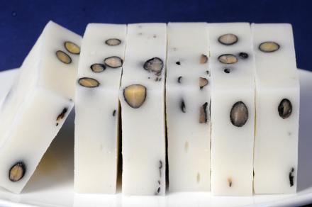 黒豆餅 (470g 8枚入り)